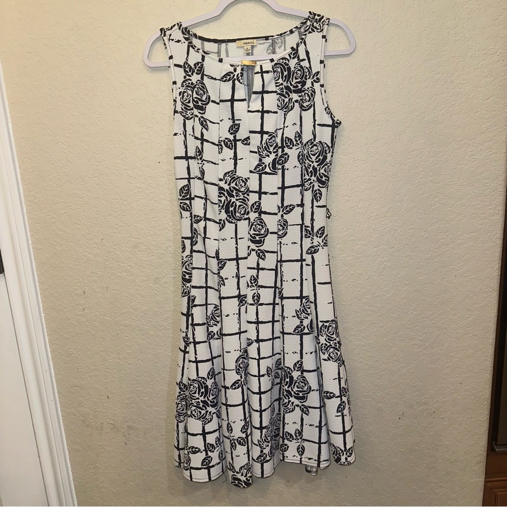 Haani Small White & Black Floral Print Classic Cocktail Pencil Midi Dress